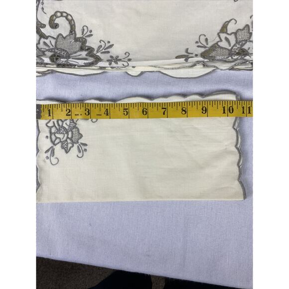 Vintage Tablecloth Cutwork Floral Scalloped Linen 47”x66” & 10 Napkins 10” - Picture 10 of 11